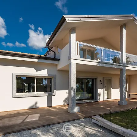 בית נופש Golden Dunes - Garden Retreat